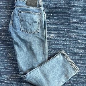 Levi 511 Jeans 32x30 blue
classic levi jeans in great condition